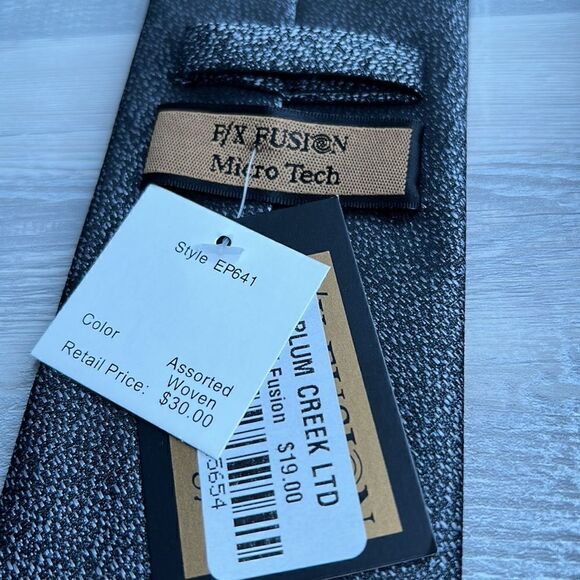 Bundle of 2 men’s ties new with tags - Picture 4 of 10